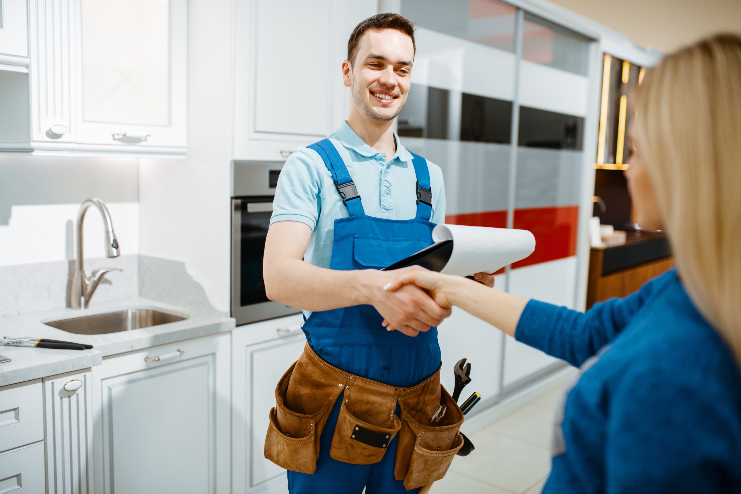 trabajador en casa de una clienta